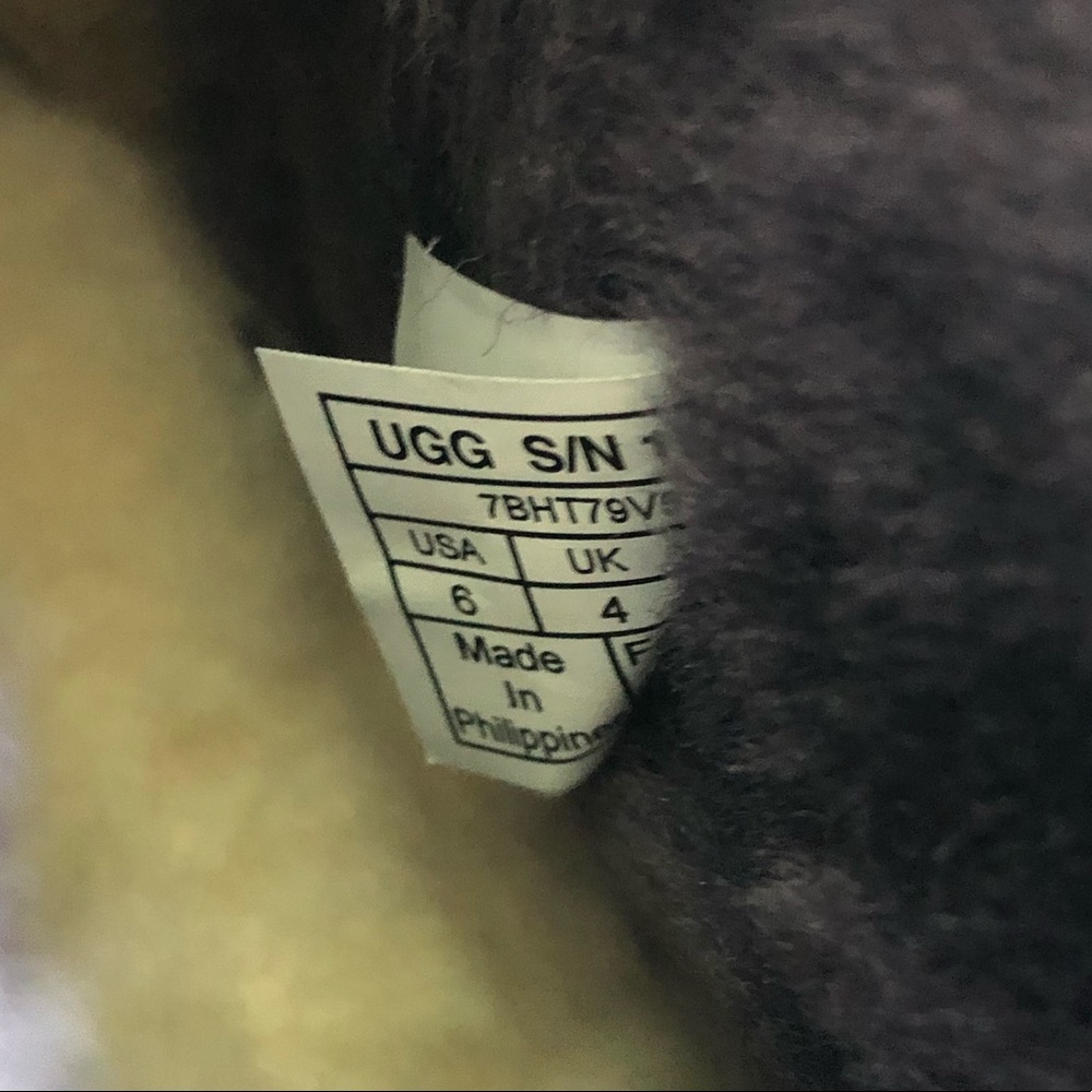 UGG Mini Bailey Button II Boot - Picture 7 of 7